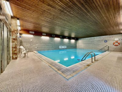 Eigentumswohnung mit Loggia, Indoor-Pool, Sauna und Garage