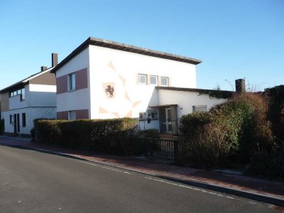 RESERVIERT! Zweifamilienhaus mit Garten und Fernblick in bevorzugter Höhenlage von Alfter-Oed