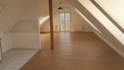 Sonnige 1-Zimmer Wohnung mit Bad in 74235 ERLENBACH