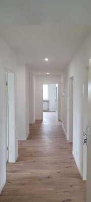 Großzügige 4-Zimmer-Wohnung mit Südbalkon in ruhigem 4-Parteien-Haus – Erstbezug nach Kernsanierung