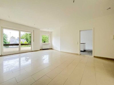 Sehr gut geschnittene Zwei-Zimmerwohnung mit neuer Einbauküche und großem Sonnenbalkon in Ruhelage