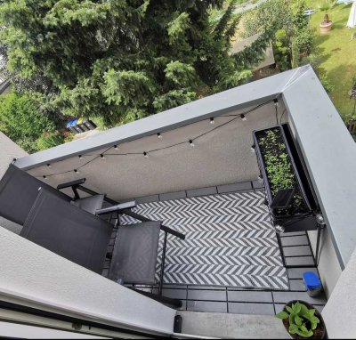 Moderne sanierte Altbauwohnung mit Balkon