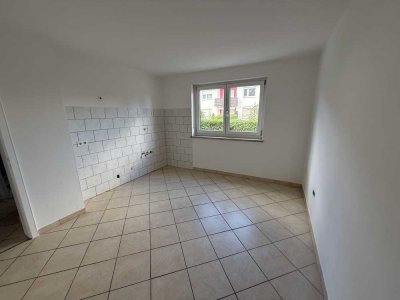 Erstbezug nach Sanierung: ansprechendes 6-Zimmer-Reihenmittelhaus mit Garage in Neutraubling