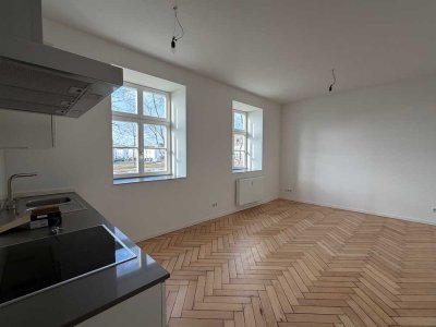Wohnen im Denkmal im ehemaligen Fliegerhorst mit Wohnküche, Parkett, Einbauküche.