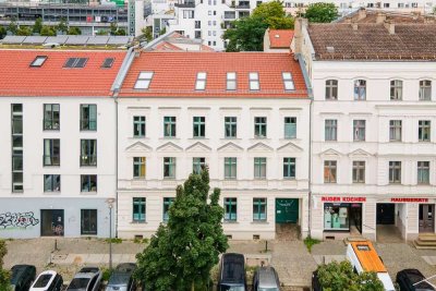 Nahe Ostkreuz! Sanierte & vermietete Altbauwohnung in Lichtenberg - Terrasse & moderne Bäder/Küche