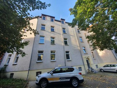 Halle Nord - geräumige und schöne 2-Zimmer-Wohnung in ruhiger Lage, Stellplatz möglich