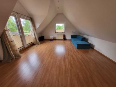 Charmante 4-Zimmer-Dachgeschosswohnung in Hamburg-Sülldorf
