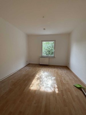 TOP: renovierte 2-Raum-Wohnung auf ca. 34 m² mit Gemeinschaftsgarten