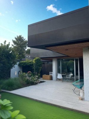 Designklassiker in Grünwald - großzügiger Sepp Ruf Bungalow  - Schwimmbad und Sauna