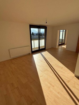 2-Zimmer Wohnung mit 24m2 sonnigem Süd-Balkon in zentraler Ruhelage Salzburgs