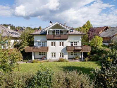 Leben, wo andere Urlaub machen – 6-Zimmer-Maisonette mit Seeblickidylle am Irrsee