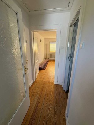 Charmante 2-Zimmer-Wohnung mit  Holzdielen, Einbauküche und separatem  Eingang in Hamburg-Sasel