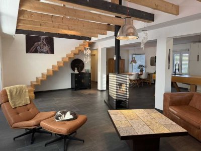 Neu saniertes Gebäude mit Innenhof + vermietete Doppelhaushäfte + 120 qm  Ausbaupotential