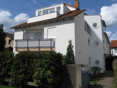 Schöne ruhige Wohnung 3 Zimmer mit Balkon + EBK in Usingen