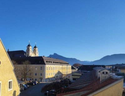 Wohnjuwel mit 4 Zimmern, Balkon und Schlossblick Barrierefrei, in zentraler Lage, mit Tiefgarage und Balkon und vielen Extras!