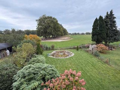 ! Neu renoviert ! DHH mit großem Grundstück und Blick über Pferdekoppeln *Doppelcarport*Teikeller