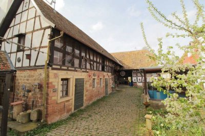 Beeindruckendes Gebäudeensemble mit einem der ältesten Häuser in der Pfalz