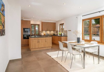 Modernes Einfamilienhaus mit weitläufigem, liebevoll gestaltetem Garten