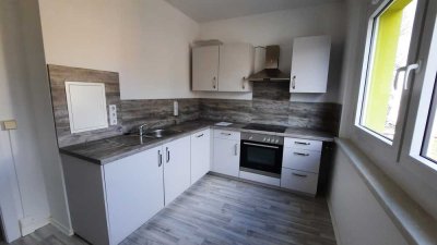 1-Raumwohnung mit Balkon, Badewanne und Einbauküche