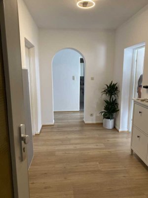 Von Privat! Helle City-Wohnung mit 3 Zimmern und EBK in Darmstadt