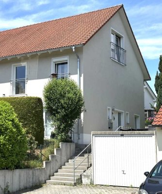 Gepflegte Doppelhaushälfte mit stimmiger Aufteilung - Bj. 2000