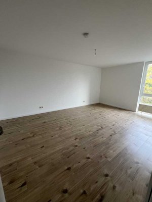 Renoviertes 1-Zimmer-Apartment mit separater Küche in D-Lierenfeld
