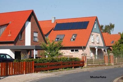 Einfamilienhaus, Garage, Schuppen - provisionsfrei