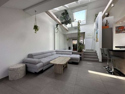 Katip | Traumhafte Dachgeschosswohnung auf 2,5 Zimmern, mit Küche und Balkon *Neubaucharakter