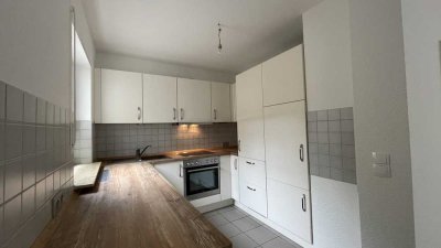 Modernisierte Wohnung mit EBK+Dusche+Badewanne+Stellplatz