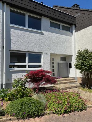 Reihenhaus sonnige Feldrandlage mit Terrasse Balkon 4,5 Zimmern in Frankfurt a. M.  Nieder-Eschbach