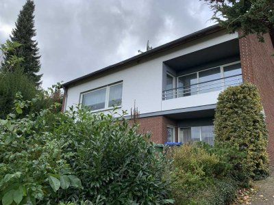 Freistehendes Haus auf parkähnlichem Grundstück mit Pool