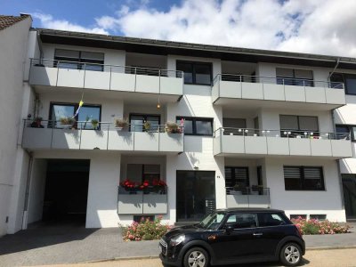 Moderne und helle 3-Zimmer-Wohnung mit Balkon und eigenem Garten