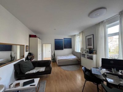 Zentrales 1-Zimmer-Apartment in Pempelfort mit großem Balkon