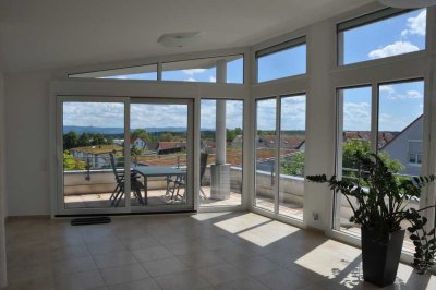 **PENTHOUSEWOHNEN** mit gigantischem AUSBLICK! GROSSZÜGIG | OFFEN | AUFZUG | BARRIEREARM | inkl. EBK