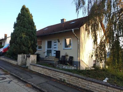 Traumhaftes, freistehendes Einfamilienhaus in Greding mit freiem Blick und großem Garten