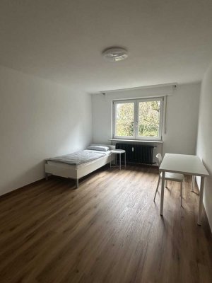Geräumiges, möbliertes WG Zimmer in Stuttgart Vaihingen mit perfekter Verkehrsanbindung!