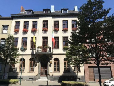 Stilvolle Altbauwohnung mit 3,8 m Deckenhöhe, Echtholzparkett, EBK & Hofzugang