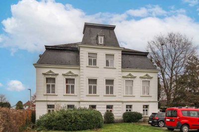 Freistehende Villa mit großem Grundstück in Innenstadtnähe von Holzminden