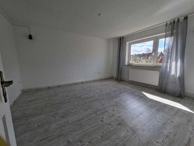 Kleine sanierte 2,5 Zimmerwohnung in Kiel- Elmschenhagen