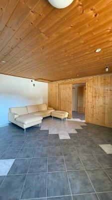 Exklusive, sanierte 3-Raum-EG-Wohnung mit Balkon und EBK in Usingen