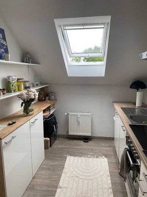 1-Zimmer-Dachgeschosswohnung,Küche Diele Bad mit Einbauküche in Neukirchen-Vluyn