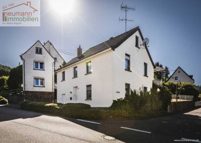 Familienfreundlich & bezahlbar – Haus mit schönem Grundstück in Roßbach