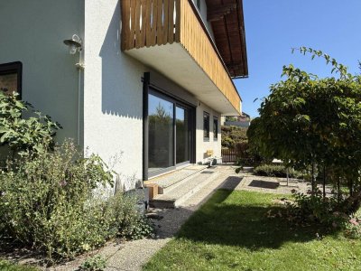 Wohnhaus mit Terrasse, Garagen, Keller und schönem Garten