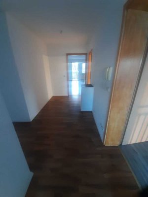 3 Raum-Wohnung mit Balkon und Aufzug direkt am Park