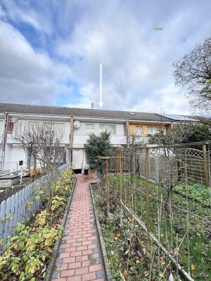 Leerstehendes modernes Reihenmittelhaus mit Garten, Terrasse, Balkon und Garage!