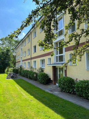 Renovierte, ruhige 2 Zimmer Wohnung im Dachgeschoss