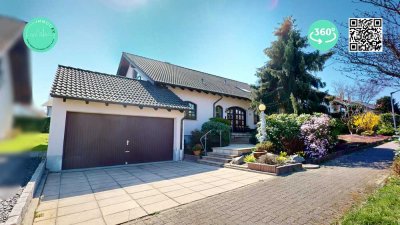 Licht. Komfort. Lebensqualität. – Villa mit Studio, Balkon & grüner Oase in Karlsbad-Spielberg