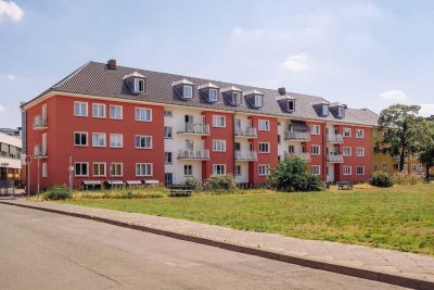 Zimmer 12,90 m² mit Balkon innerhalb einer 3er-WG // 1.OG, rechts