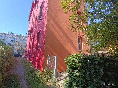 offenes wohnen mit großer Terrasse im Grünen