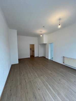 Arbeiten, wohnen, parken: alles auf 210 m² Erdgeschoss!